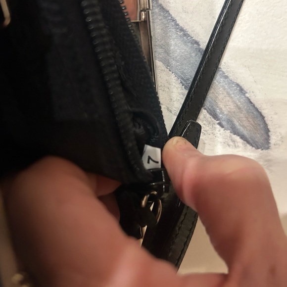 Authentic Prada Nero Tessuto nylon Prada Cernier shoulder bag - Picture 8 of 9